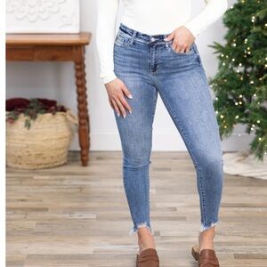 Judy Blue Frayed Hem Slim Fit Mid Rise Jeans 32